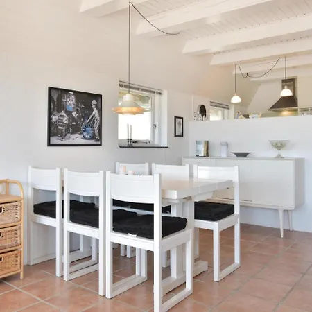 펜션 Three-bedroom Holiday In 링쾨빙