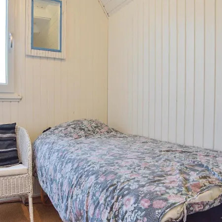 펜션 Three-bedroom Holiday In