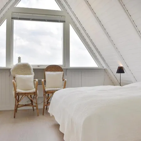 Three-bedroom Holiday In 링쾨빙
