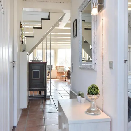 Three-bedroom Holiday In 링쾨빙