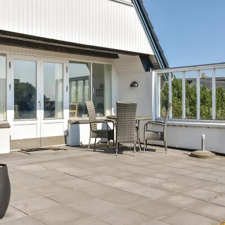 Three-bedroom Holiday In 펜션 링쾨빙